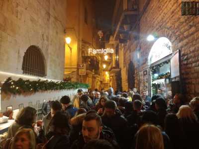 Tra luci, riti e folklore, le immagini della veglia di San Nicola